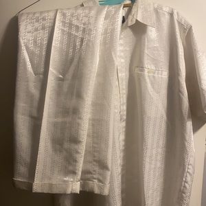 Men’s white wedding outfit